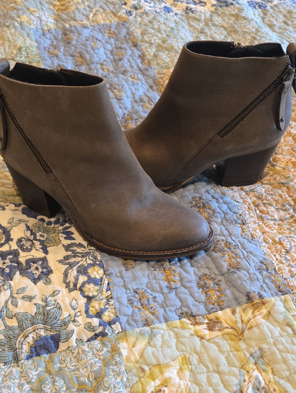Blondo Waterproof Gray Suede Ankle Booties with Side Zipper